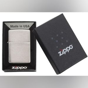 Classic Brushed Chrome Zippo Lighter Silver Windproof Satin 200-017296 67108R